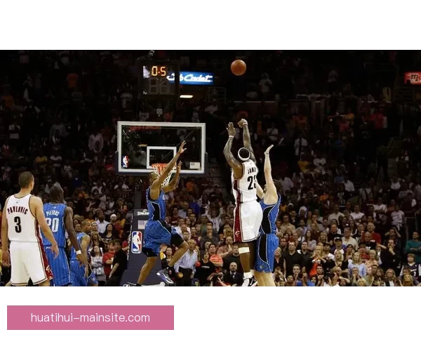 詹姆斯评生涯前三高光时刻：世纪封盖居首 扣翻特里与07年东决上榜